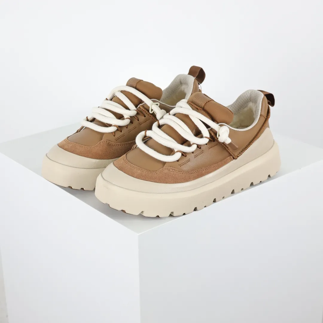 Copy price 💰700 Core recommendation Good price It is a very suitable choice for home furnishings. In recent years, uug has launched a series of styles, which are partial to the preferences of young consumers and have also moved to the forefront of fashion trends. Shoe body material: water-repellent coated suede upper, 17mm UGGPURE™ implantable wool insole, lightweight non-slip and comfortable rubber outsole, with brand LOGO and trademark, with full packaging. Size: 35 36 37 38 39 40 41 42 43 44 45